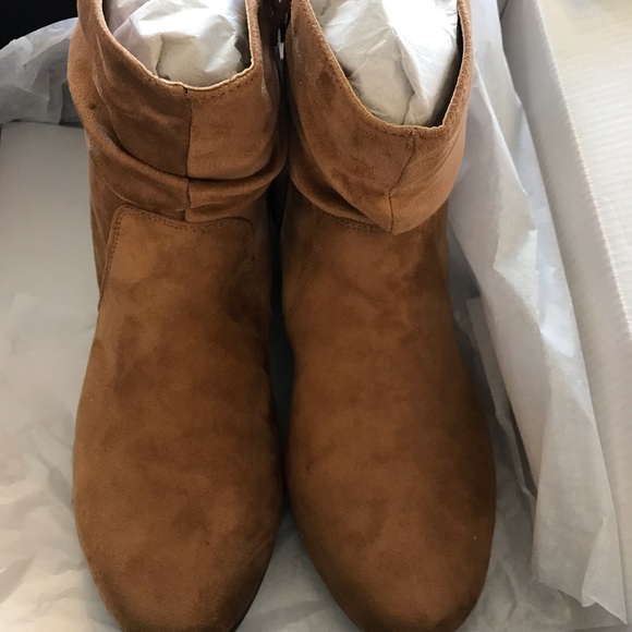 NEW IN BOX Torrid boots 8.5 - Picture 2 of 4